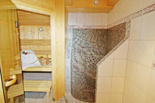 ホテル Haus Dorfblick ゲルロス エクステリア 写真