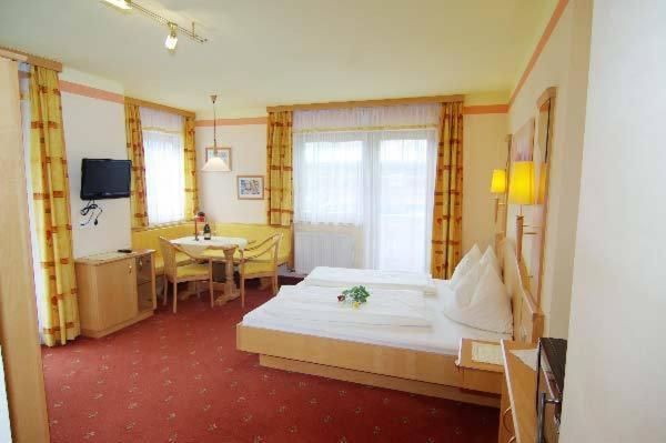 ホテル Haus Dorfblick ゲルロス 部屋 写真