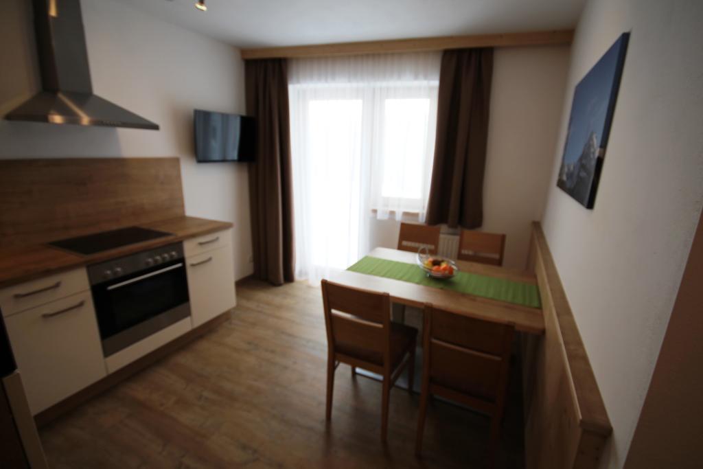 ホテル Haus Dorfblick ゲルロス エクステリア 写真