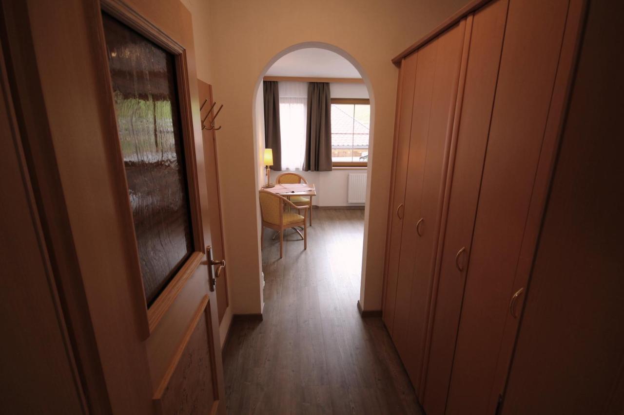 ホテル Haus Dorfblick ゲルロス エクステリア 写真
