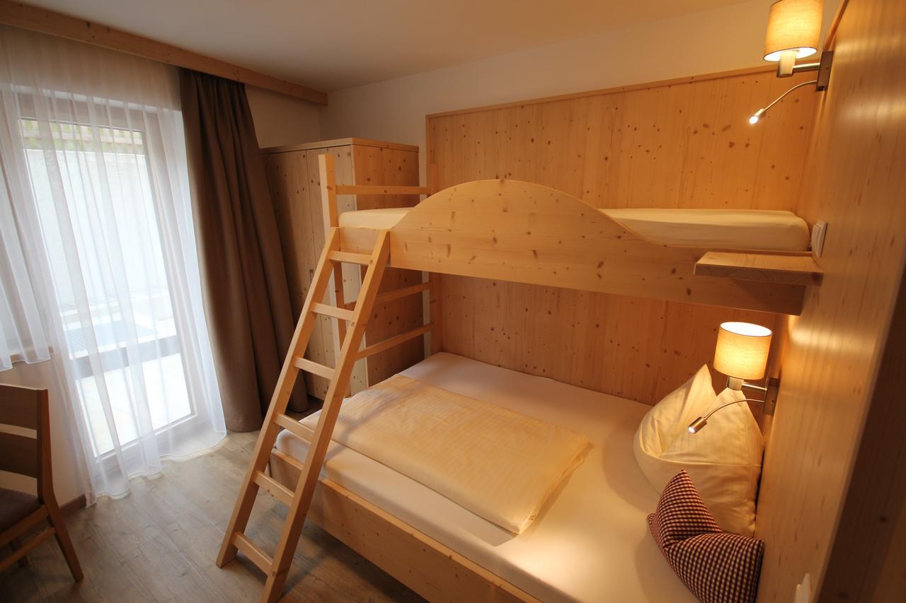 ホテル Haus Dorfblick ゲルロス エクステリア 写真